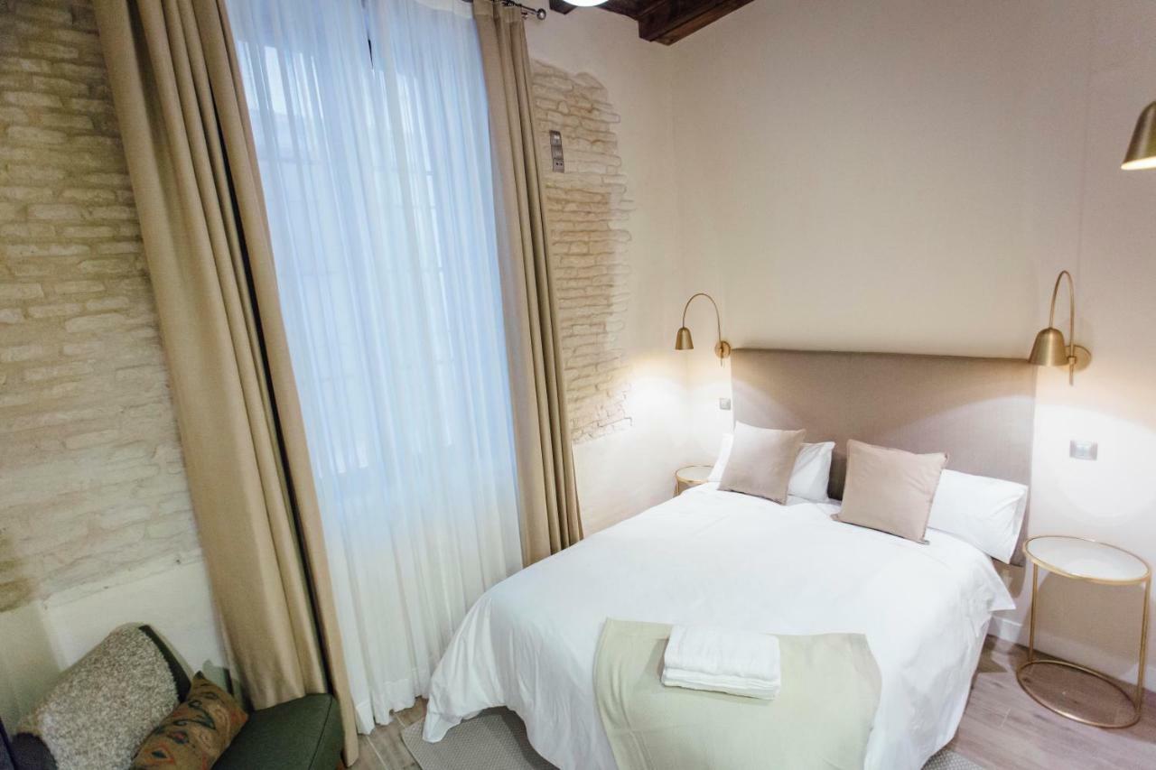 One&Lux Byron Suites Sevilla Eksteriør billede